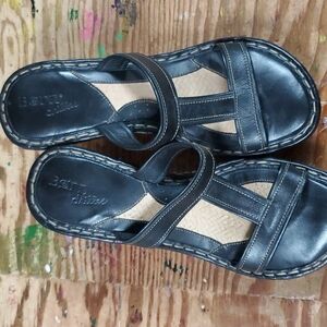 Born Drilles 8 Black leather wedge